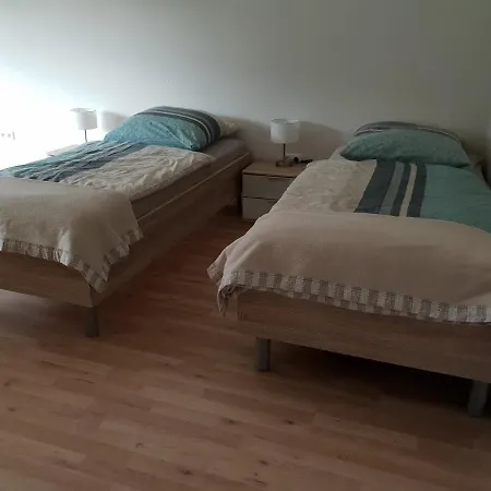 Messe Cgn-dus Studio-wohnung Fuer 2-4; Zumietung Bis 8 Personen Moeglich Apartman Baumberg