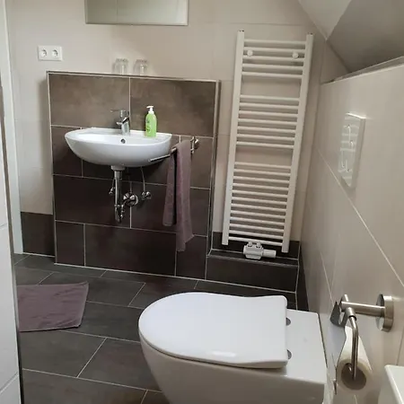 Messe Cgn-dus Studio-wohnung Fuer 2-4; Zumietung Bis 8 Personen Moeglich *