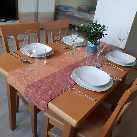 Messe Cgn-dus Studio-wohnung Fuer 2-4; Zumietung Bis 8 Personen Moeglich *