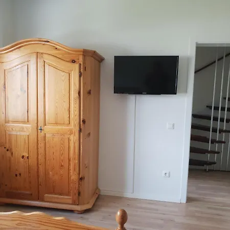 Messe Cgn-dus Studio-wohnung Fuer 2-4; Zumietung Bis 8 Personen Moeglich Baumberg