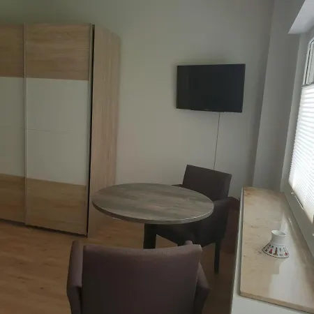 Messe Cgn-dus Studio-wohnung Fuer 2-4; Zumietung Bis 8 Personen Moeglich Apartman