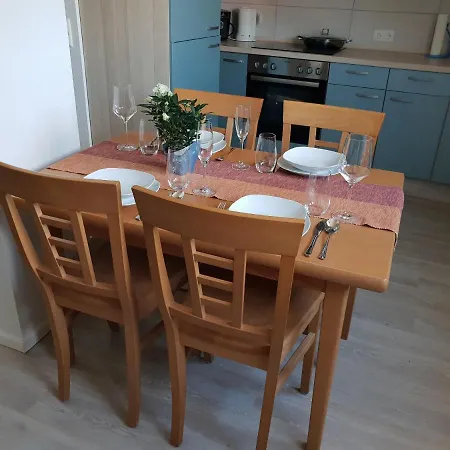 Apartment Messe Cgn-dus Studio-wohnung Fuer 2-4; Zumietung Bis 8 Personen Moeglich