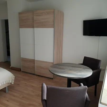 Apartman Messe Cgn-dus Studio-wohnung Fuer 2-4; Zumietung Bis 8 Personen Moeglich *