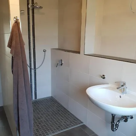 Messe Cgn-dus Studio-wohnung Fuer 2-4; Zumietung Bis 8 Personen Moeglich Apartman