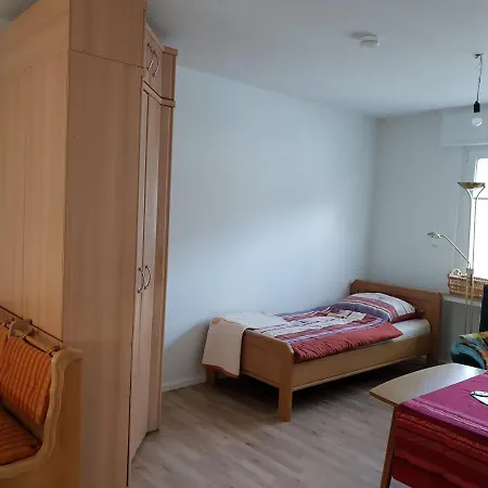 Messe Cgn-dus Studio-wohnung Fuer 2-4; Zumietung Bis 8 Personen Moeglich Apartman