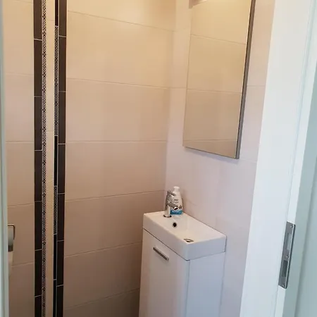 Messe Cgn-dus Studio-wohnung Fuer 2-4; Zumietung Bis 8 Personen Moeglich Apartman