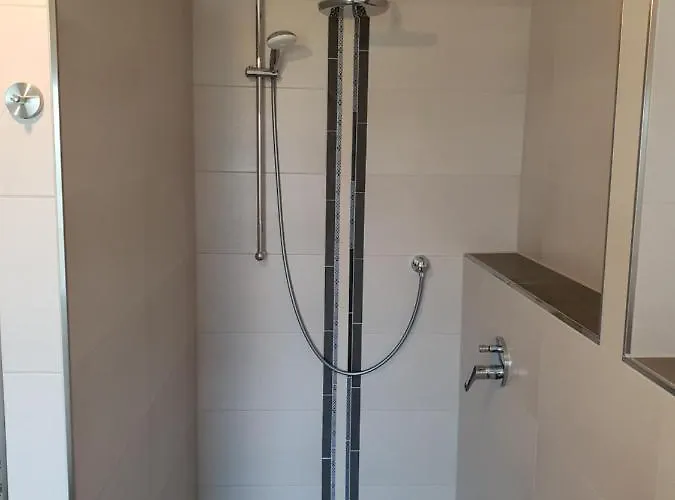 Messe Cgn-dus Studio-wohnung Fuer 2-4; Zumietung Bis 8 Personen Moeglich Apartman *