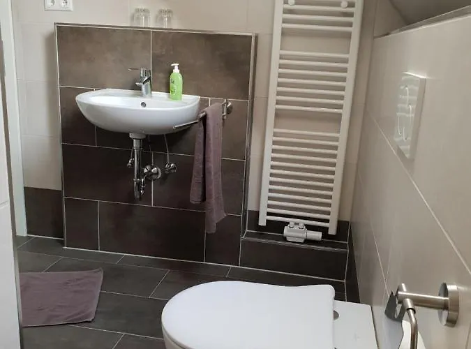 Messe Cgn-dus Studio-wohnung Fuer 2-4; Zumietung Bis 8 Personen Moeglich *