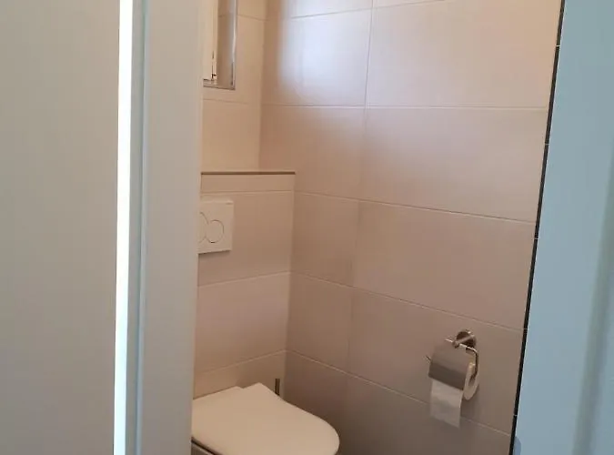 Messe Cgn-dus Studio-wohnung Fuer 2-4; Zumietung Bis 8 Personen Moeglich Apartman Baumberg