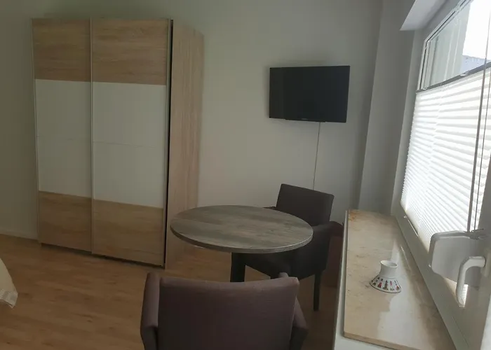 Messe Cgn-dus Studio-wohnung Fuer 2-4; Zumietung Bis 8 Personen Moeglich Apartman