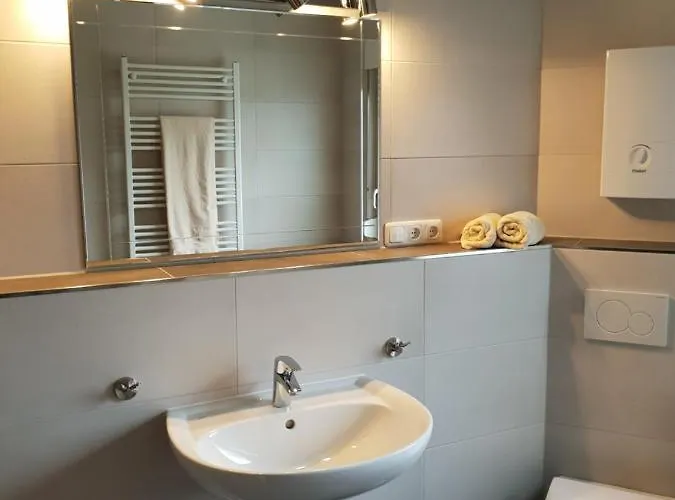 Messe Cgn-dus Studio-wohnung Fuer 2-4; Zumietung Bis 8 Personen Moeglich *