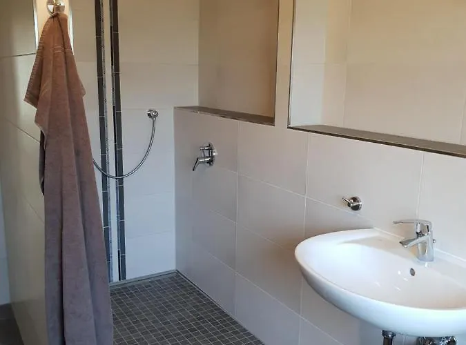 Messe Cgn-dus Studio-wohnung Fuer 2-4; Zumietung Bis 8 Personen Moeglich 公寓