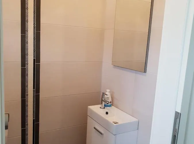 Messe Cgn-dus Studio-wohnung Fuer 2-4; Zumietung Bis 8 Personen Moeglich Apartman